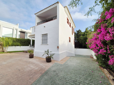 4 Bedroom Detached Villa in Guadalmina Baja - Image 4