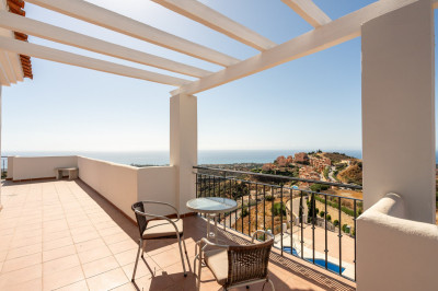 2 Bedroom Penthouse in Calahonda - Image 1