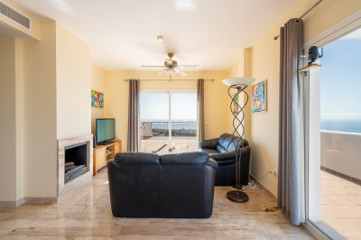 2 Bedroom Penthouse in Calahonda - Image 2
