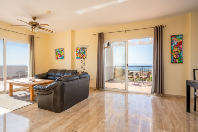 2 Bedroom Penthouse in Calahonda - Image 4