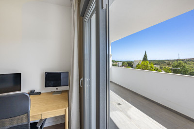 2 Bedroom Ground Floor Apartment in Estepona - Image 4