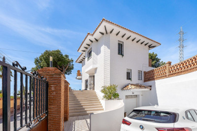 4 Bedroom Detached Villa in Benalmadena - Image 1
