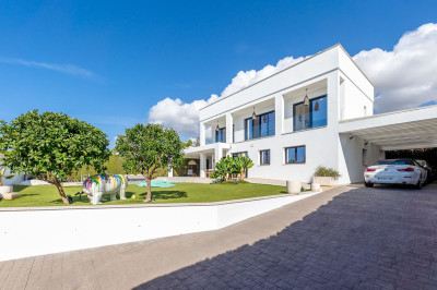 4 Bedroom Detached Villa in Calahonda - Image 2