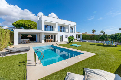 4 Bedroom Detached Villa in Calahonda - Image 3