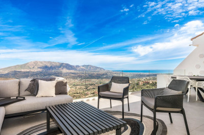 3 Bedroom Semi-Detached House in Marbella - Image 1