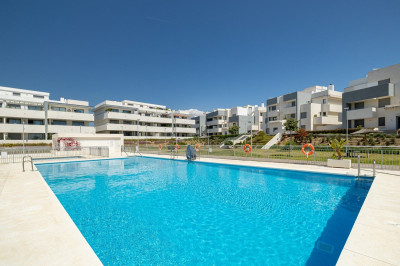 2 Bedroom Ground Floor Apartment in Estepona - Image 2