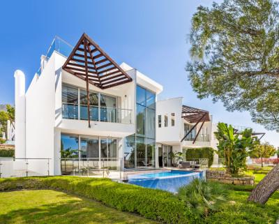 5 Bedroom Townhouse in Sierra Blanca - Image 1