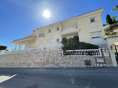 6 Bedroom Detached Villa in Riviera del Sol - Image 1
