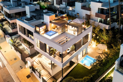 4 Bedroom Semi-Detached House in Sierra Blanca - Image 1