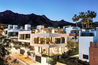 4 Bedroom Semi-Detached House in Sierra Blanca - Image 2