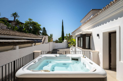 6 Bedroom Detached Villa in Marbesa - Image 5