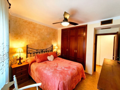 4 Bedroom Penthouse in Estepona - Image 5