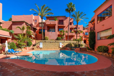 2 Bedroom Middle Floor Apartment in Elviria - Image 3