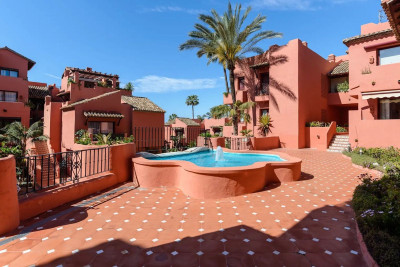 2 Bedroom Middle Floor Apartment in Elviria - Image 5