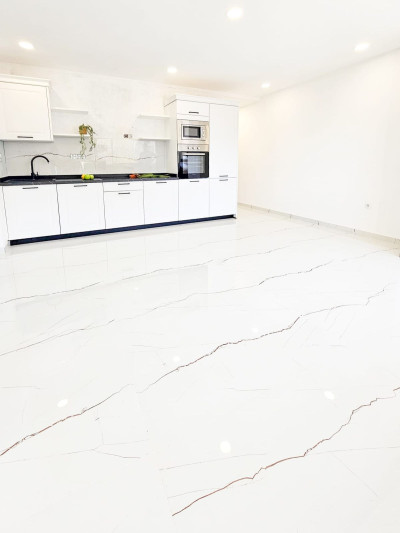 2 Bedroom Middle Floor Apartment in Marbella - Image 1