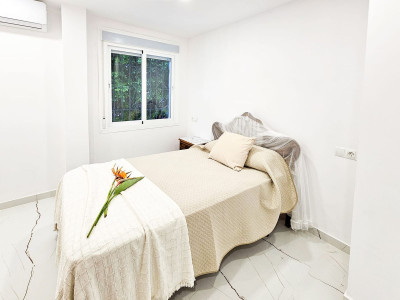 2 Bedroom Middle Floor Apartment in Marbella - Image 5