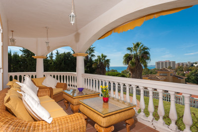4 Bedroom Detached Villa in Benalmadena - Image 2