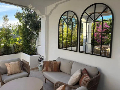 4 Bedroom Semi-Detached House in Marbella - Image 2