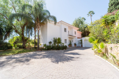 4 Bedroom Detached Villa in El Rosario - Image 2