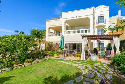 5 Bedroom Townhouse in Estepona - Image 2