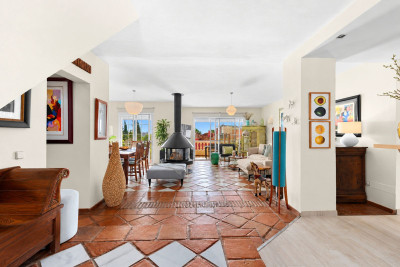 5 Bedroom Townhouse in Estepona - Image 3