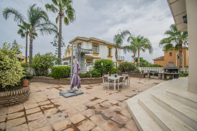 4 Bedroom Detached Villa in San Pedro de Alcántara - Image 1