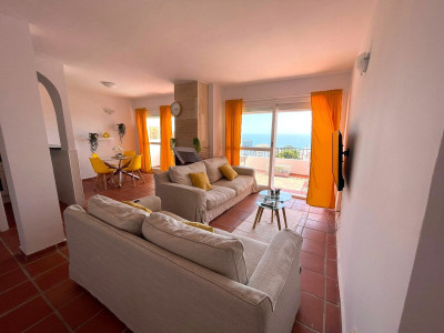 2 Bedroom Top Floor Apartment in Manilva