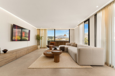 2 Bedroom Middle Floor Apartment in Nueva Andalucía - Image 3