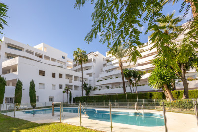 2 Bedroom Middle Floor Apartment in Nueva Andalucía - Image 5