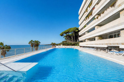 2 Bedroom Middle Floor Apartment in Marbella - Image 2