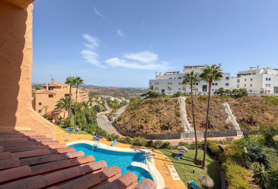 2 Bedroom Middle Floor Apartment in La Cala de Mijas - Image 3