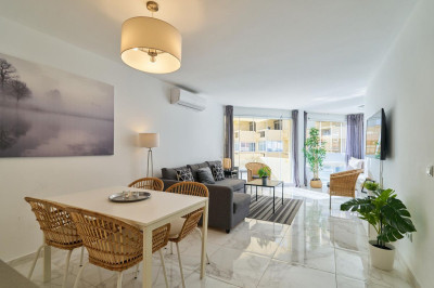 2 Bedroom Middle Floor Apartment in Marbella - Image 5