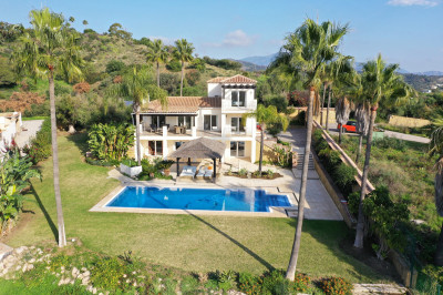 4 Bedroom Detached Villa in Estepona - Image 1
