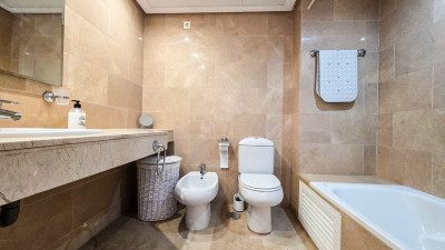 3 Bedroom Penthouse in La Duquesa - Image 5