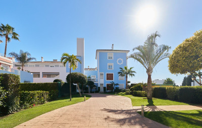 2 Bedroom Penthouse in Estepona - Image 1