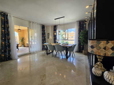 3 Bedroom Middle Floor Apartment in Calahonda - Image 2