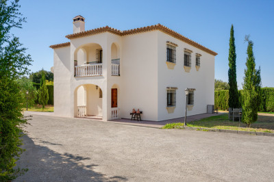 4 Bedroom Detached Villa in Estepona - Image 5
