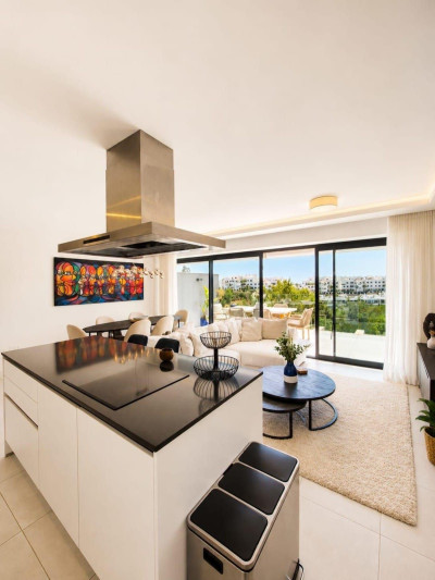 3 Bedroom Middle Floor Apartment in Selwo - Image 4