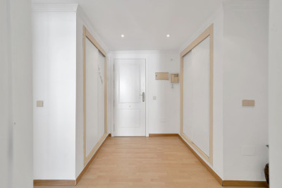 3 Bedroom Middle Floor Apartment in Marbella - Image 2