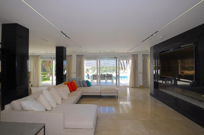 6 Bedroom Detached Villa in Nueva Andalucía - Image 4