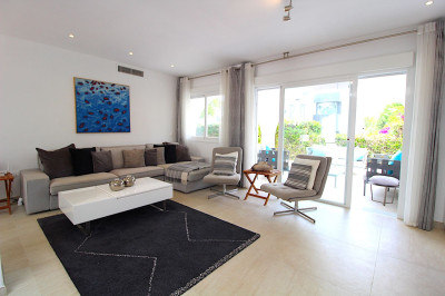 4 Bedroom Semi-Detached House in Nueva Andalucía - Image 3