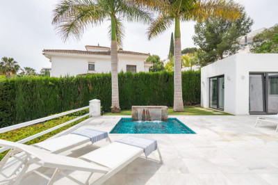5 Bedroom Detached Villa in Nueva Andalucía - Image 2