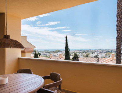3 Bedroom Middle Floor Apartment in Nueva Andalucía - Image 1