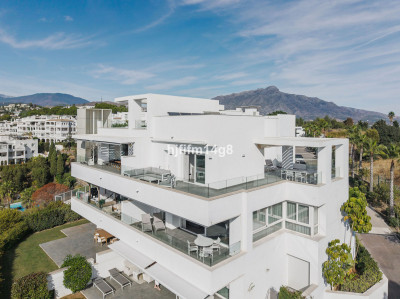 3 Bedroom Penthouse Duplex in La Quinta - Image 1