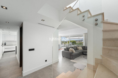 3 Bedroom Penthouse Duplex in La Quinta - Image 3