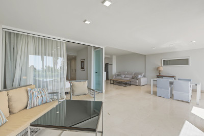 3 Bedroom Ground Floor Apartment in Benahavís - Image 2