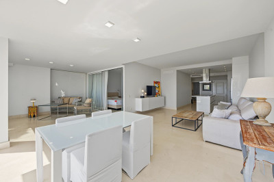 3 Bedroom Ground Floor Apartment in Benahavís - Image 3