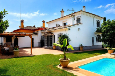 5 Bedroom Detached Villa in Marbella - Image 1