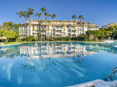 2 Bedroom Middle Floor Apartment in Marbella - Image 2