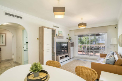 2 Bedroom Middle Floor Apartment in Marbella - Image 3